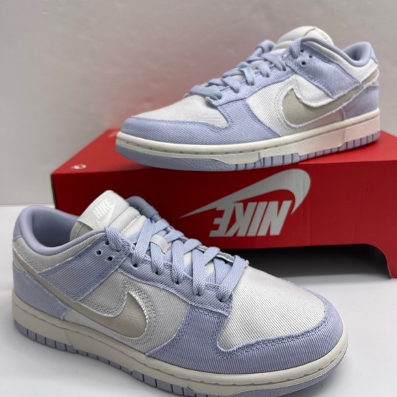 Nike WMNS Light Purple W NIKE DUNK LOW
GHOST/SUMMIT WHITE HF1985 001 Sneakers - Picture 13 of 16